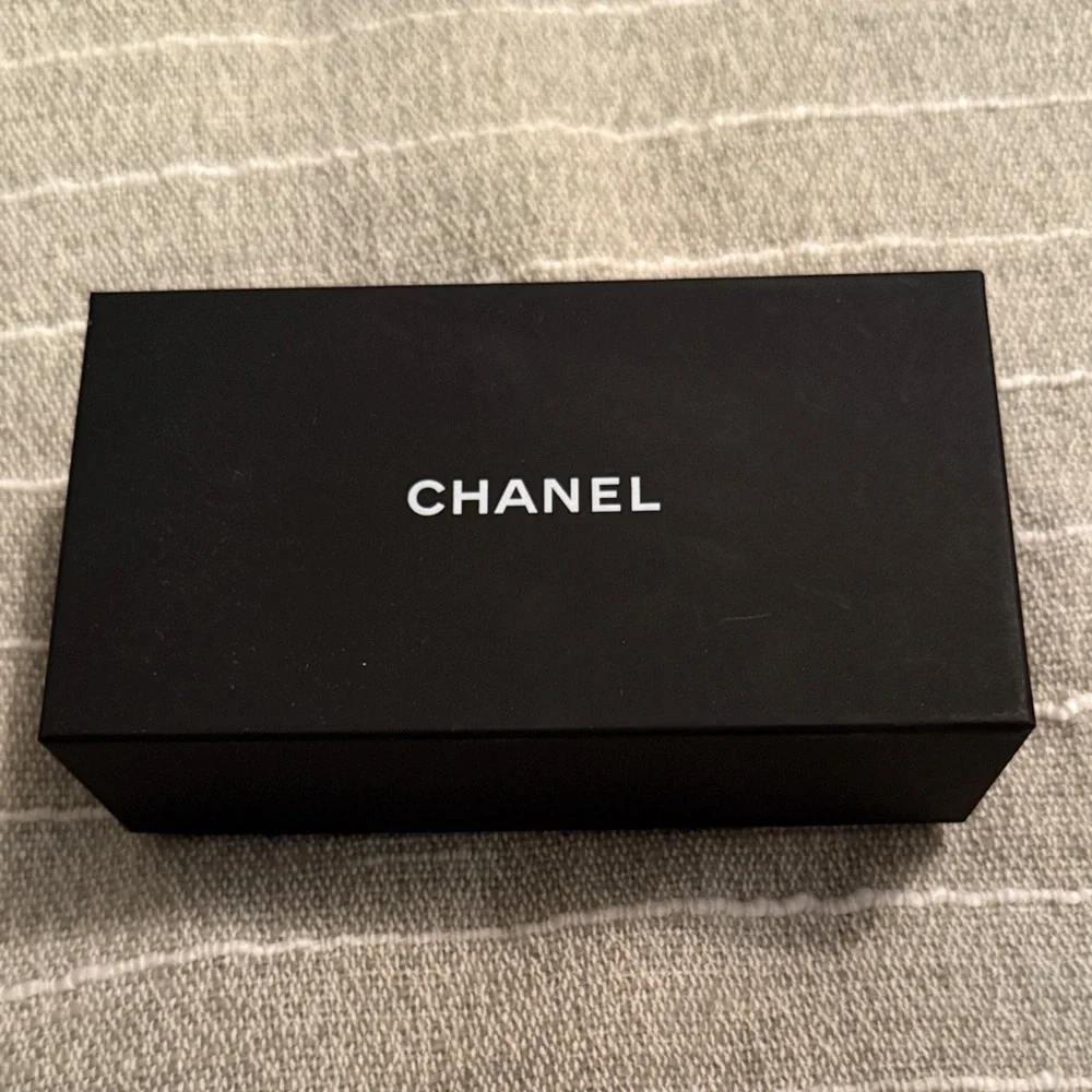 Chanel sunglasses Black Box with instructions